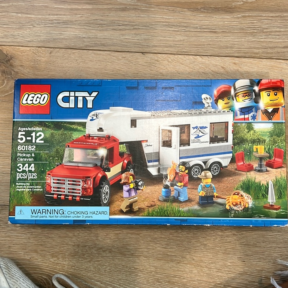 New sealed Lego City 60182 Pickup & Caravan set